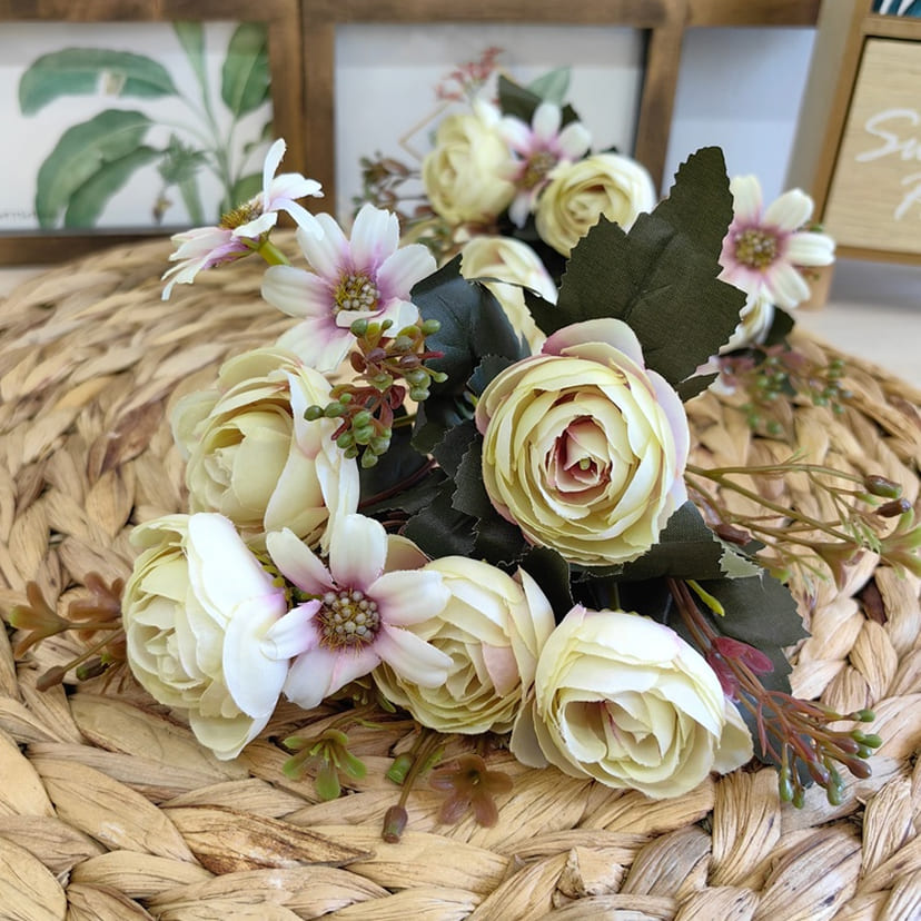 Искусственные цветы в Уфе | Цветы искусственные «Камелии с мелкоцветом», сиренево-молочные, букет